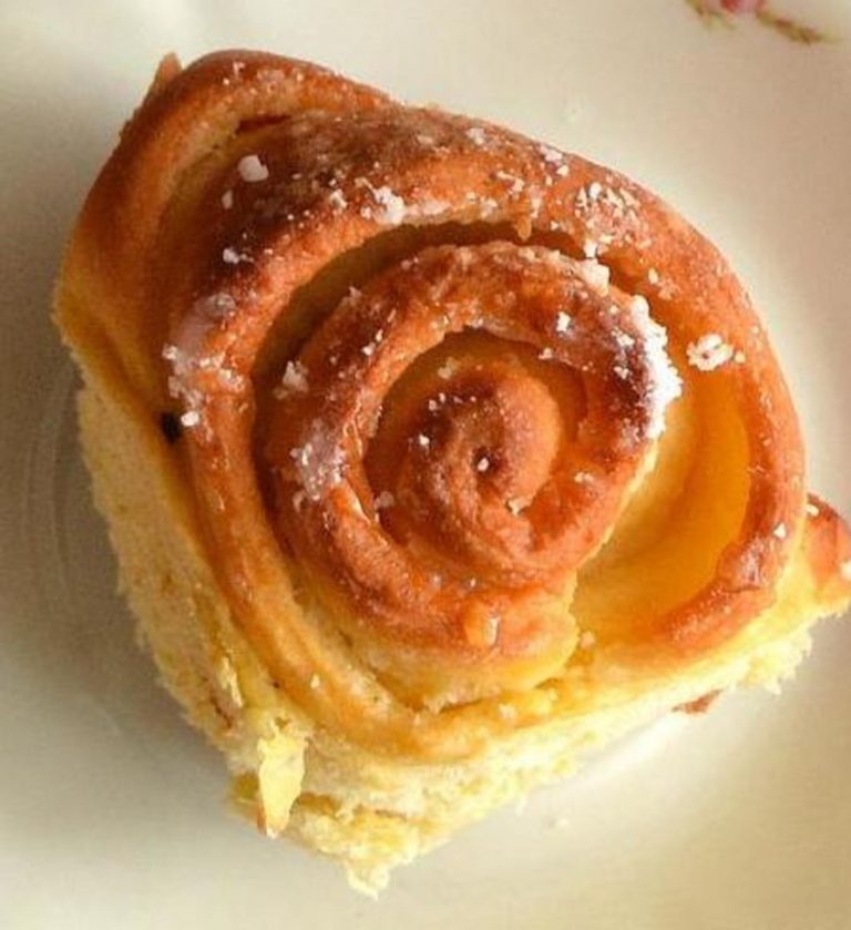 Tortine di rosa con mirtilli sciroppati NO