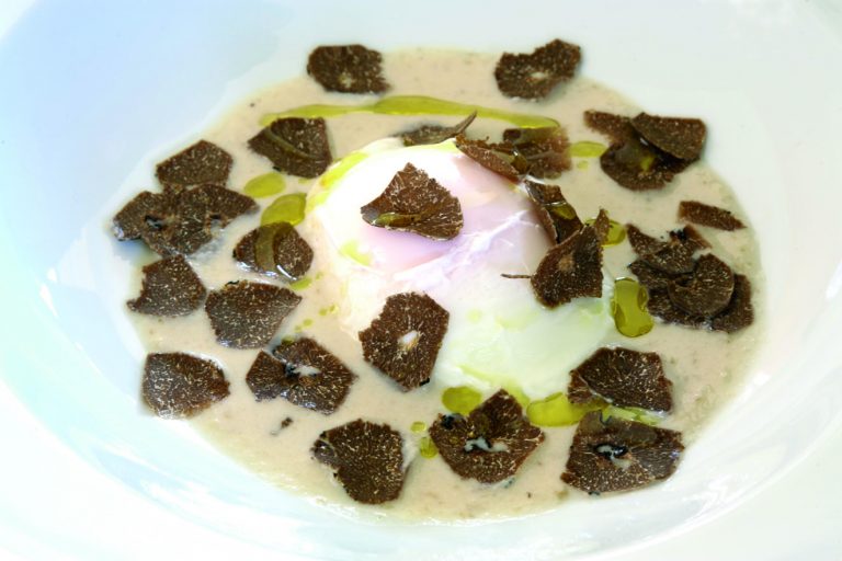 piatto uovo e fonduta tartufo