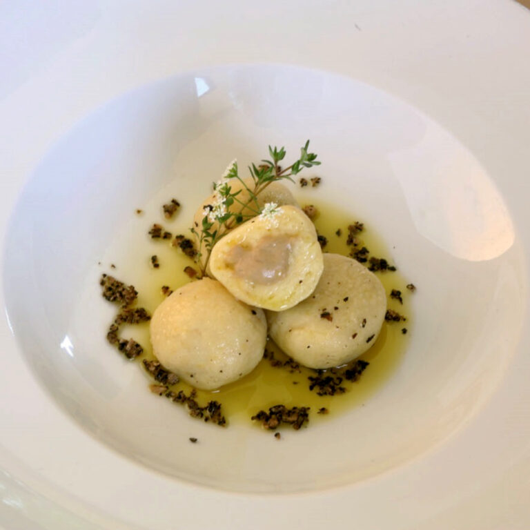 burro al tartufo e palline di patate